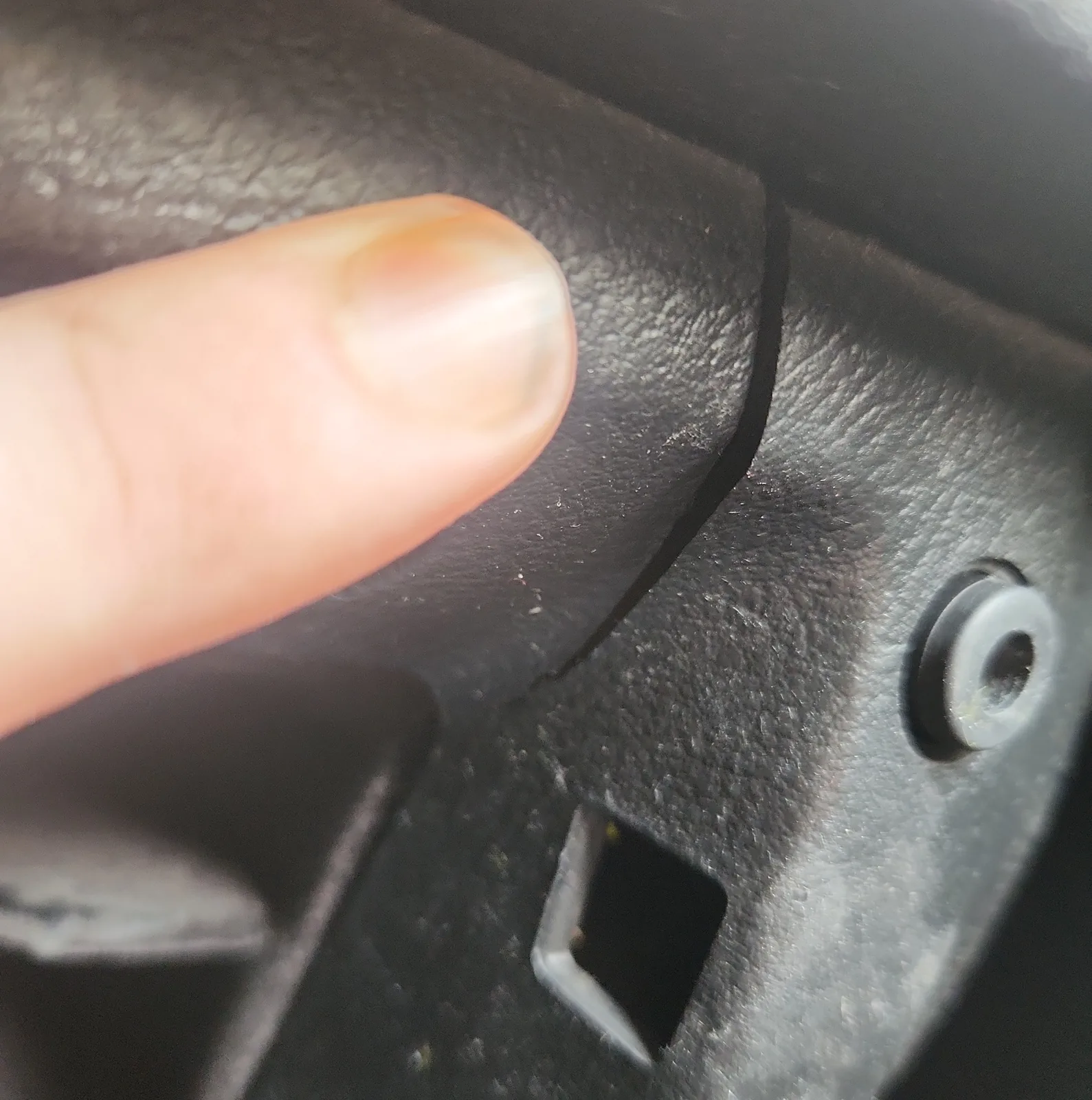 Dashboard crack and trim noise diagnosis