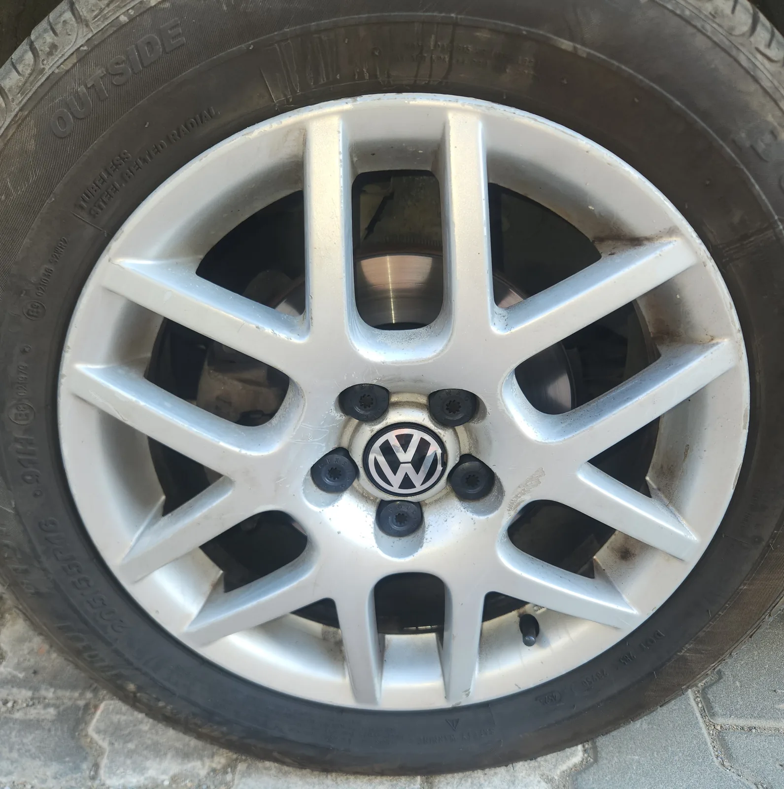Volkswagen center logos fitted to the Montreal II wheels.