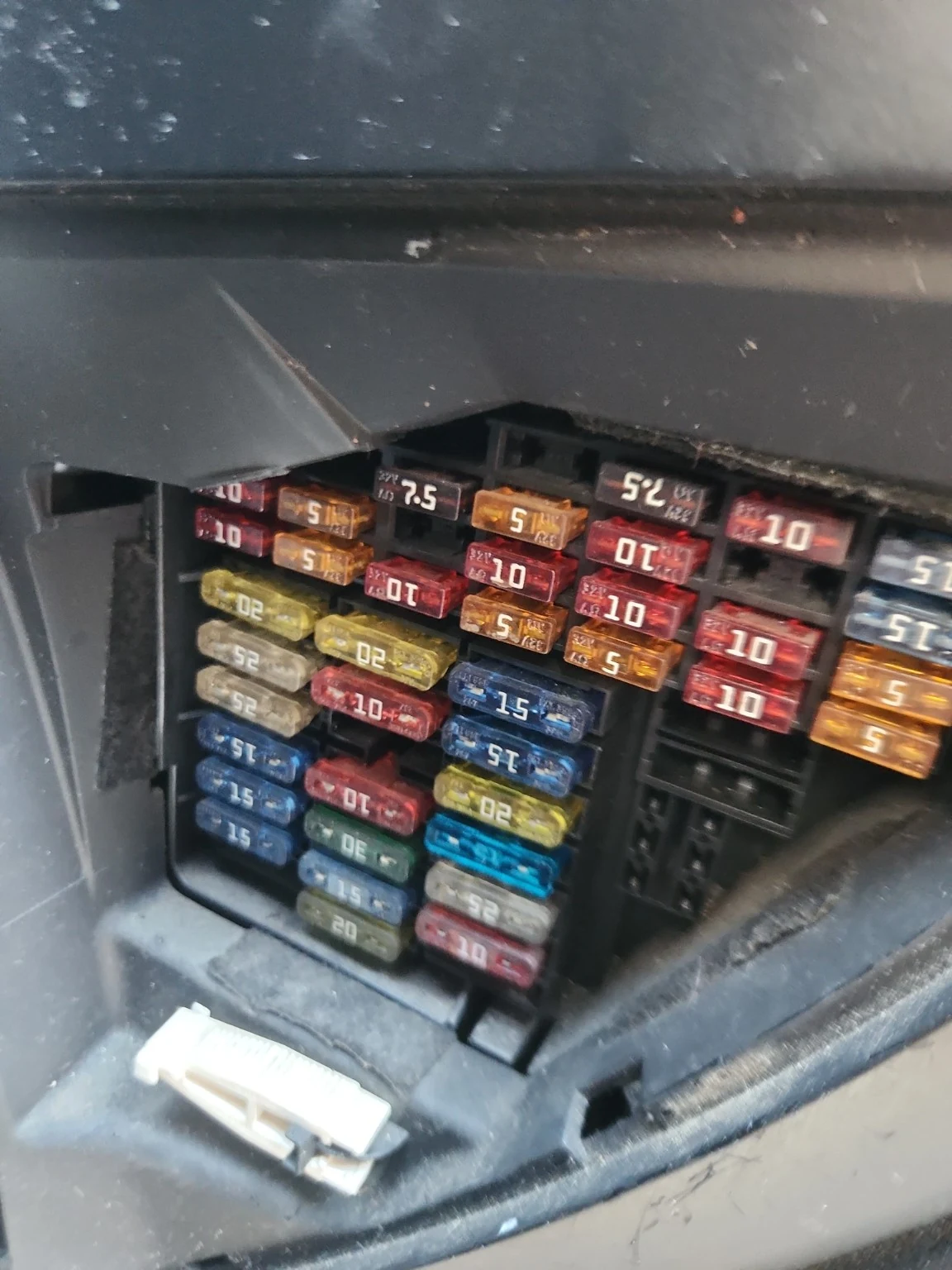 Golf 4 fuse box and electrical fault check